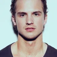 Freddie Stroma