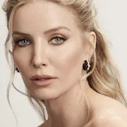 Annabelle Wallis